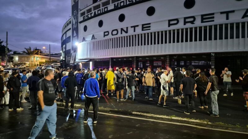 “Devolvam a nossa Ponte”: torcida protesta e pede renúncia da diretoria