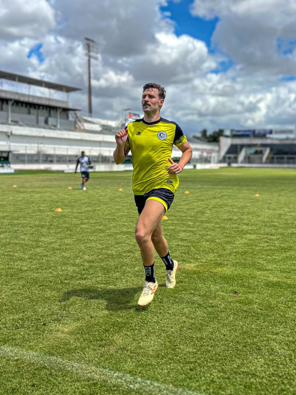 Zagueiro do ASA, Jan Pieter passa por cirurgia no ombro direito