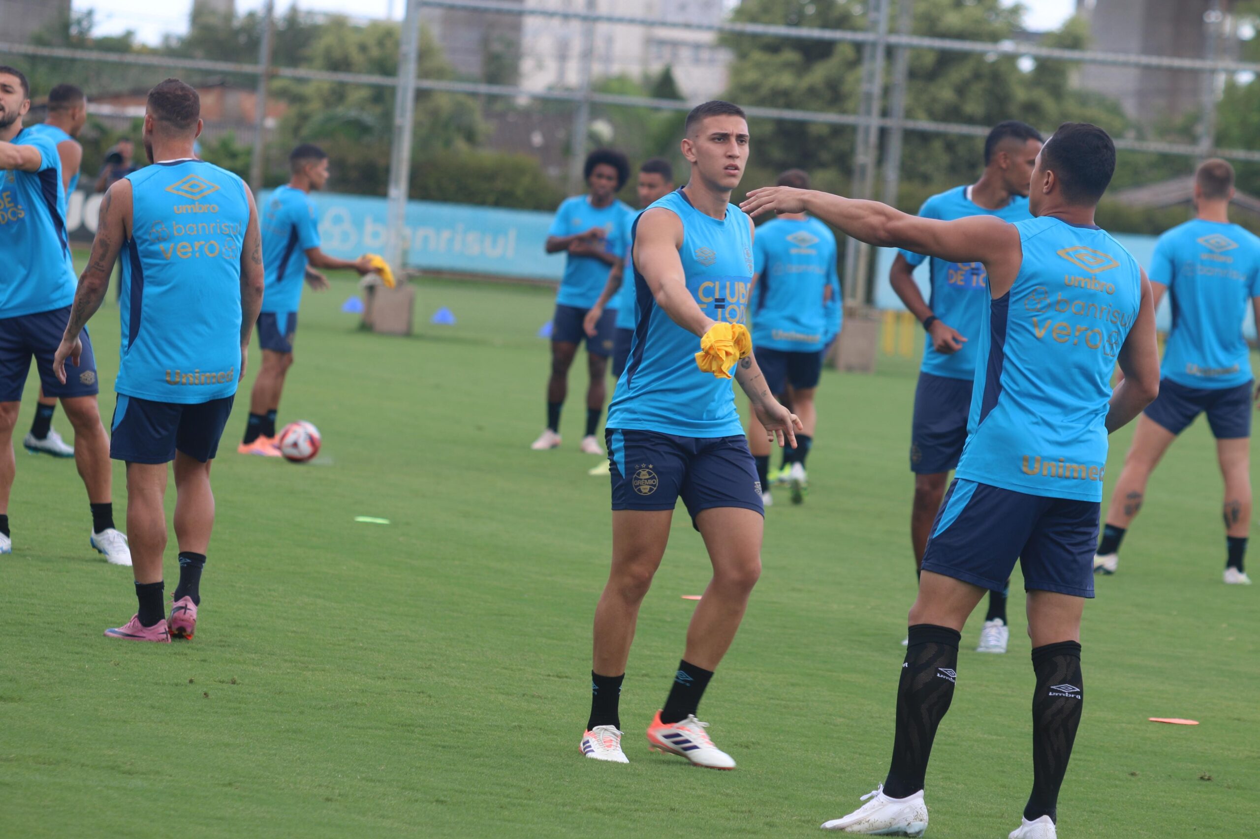 Monsalve surpreende e volta a treinar no Grêmio dois meses e meio antes do prazo