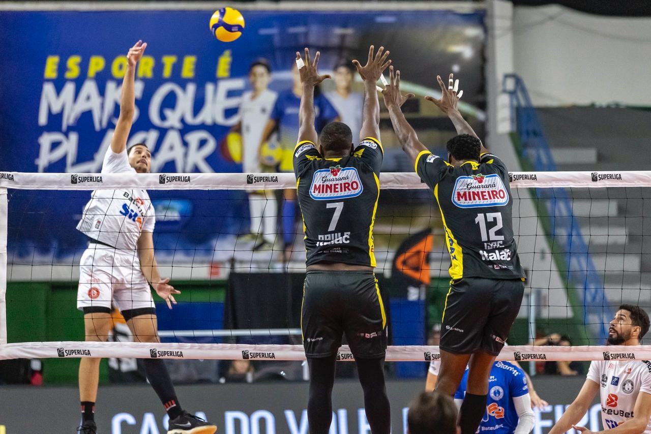 Praia Clube domina Guarulhos, vence 3ª seguida e cola nos líderes da Superliga Masculina