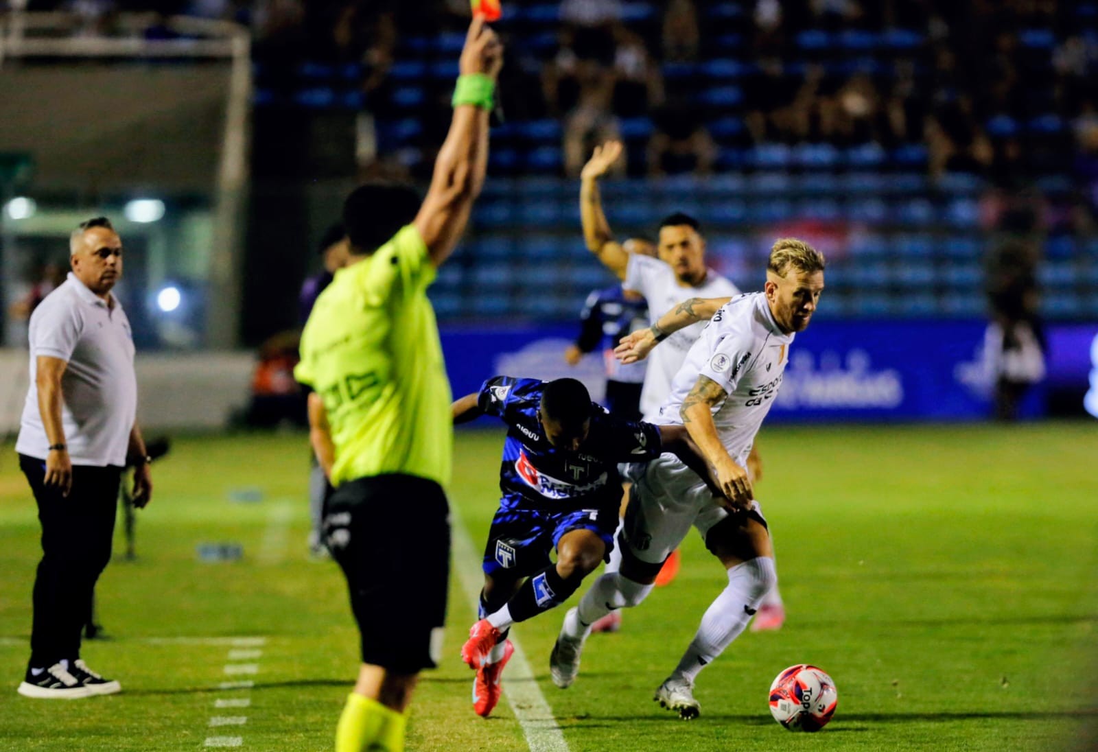 Análise: Ceará confirma favoritismo e avança como líder em noite de Vina e Pedro Henrique