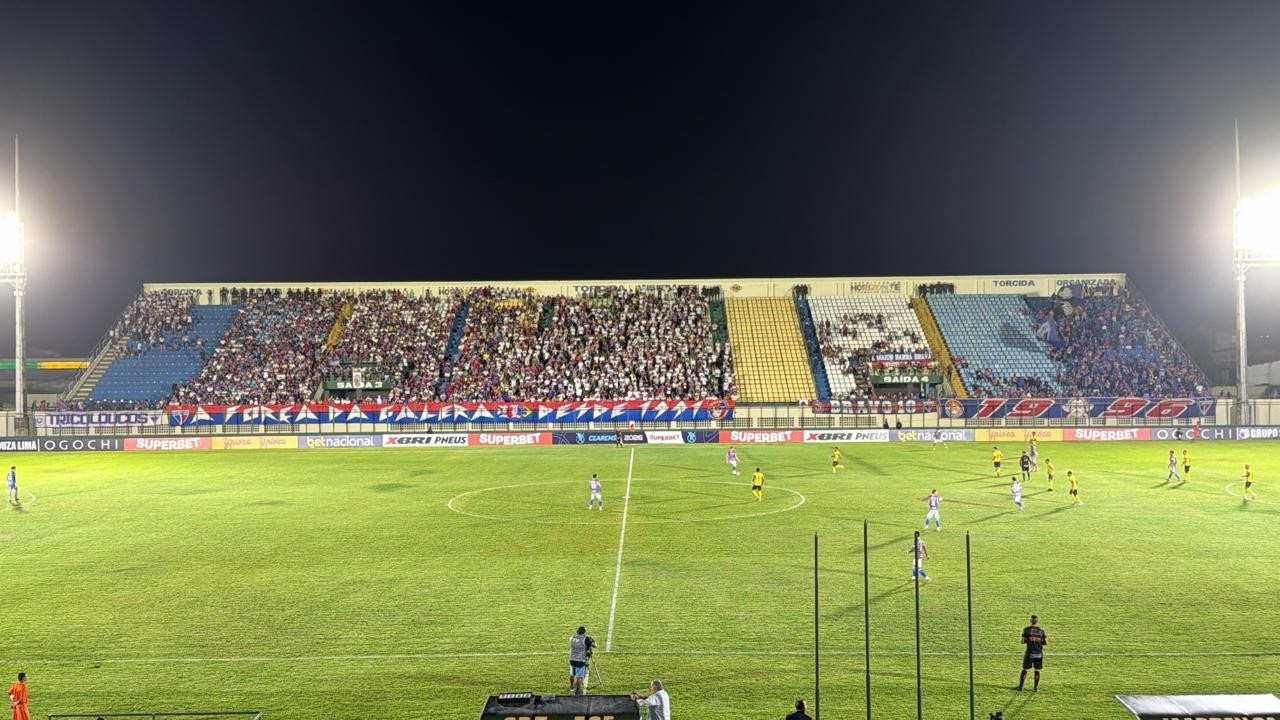 Jogo do Fortaleza chama atenção por divisão na própria torcida; entenda