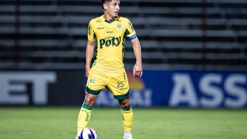 Neto Moura revela que está dormindo mais vezes no CT do Mirassol para se recuperar de calendário frenético