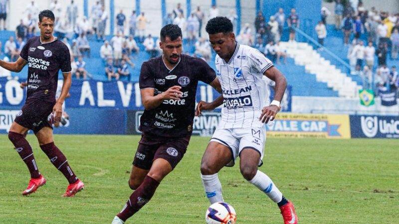 Gols sofridos em sequência incomodam Ferroviária, líder da Série A2