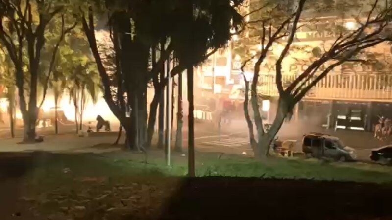 Torcida da Ponte protesta após empate, e PM dispersa grupo no Majestoso