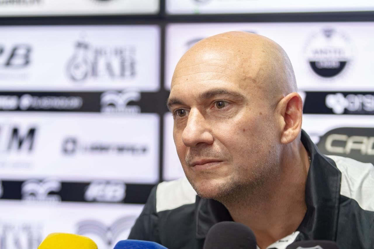 Márcio Zanardi é apresentado no Figueirense; confira trechos da coletiva