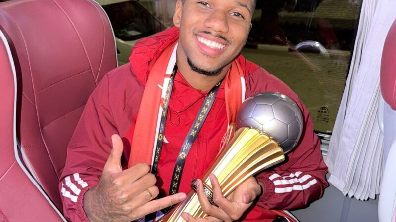 Leandrinho começa nos Emirados Árabes com pé direito e reforça carinho pelo Vasco: “Sempre na torcida”