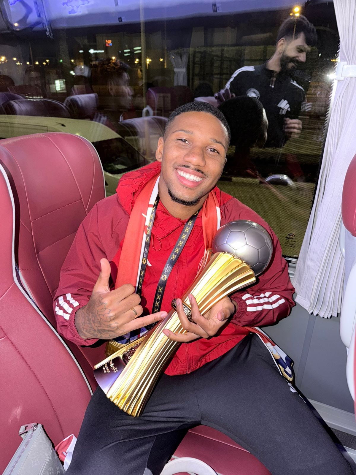 Leandrinho começa nos Emirados Árabes com pé direito e reforça carinho pelo Vasco: “Sempre na torcida”