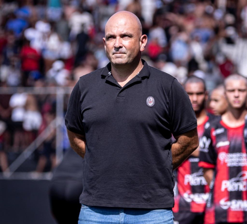 IAC confirma Carlos Leiria como técnico do time profissional na Bezinha
