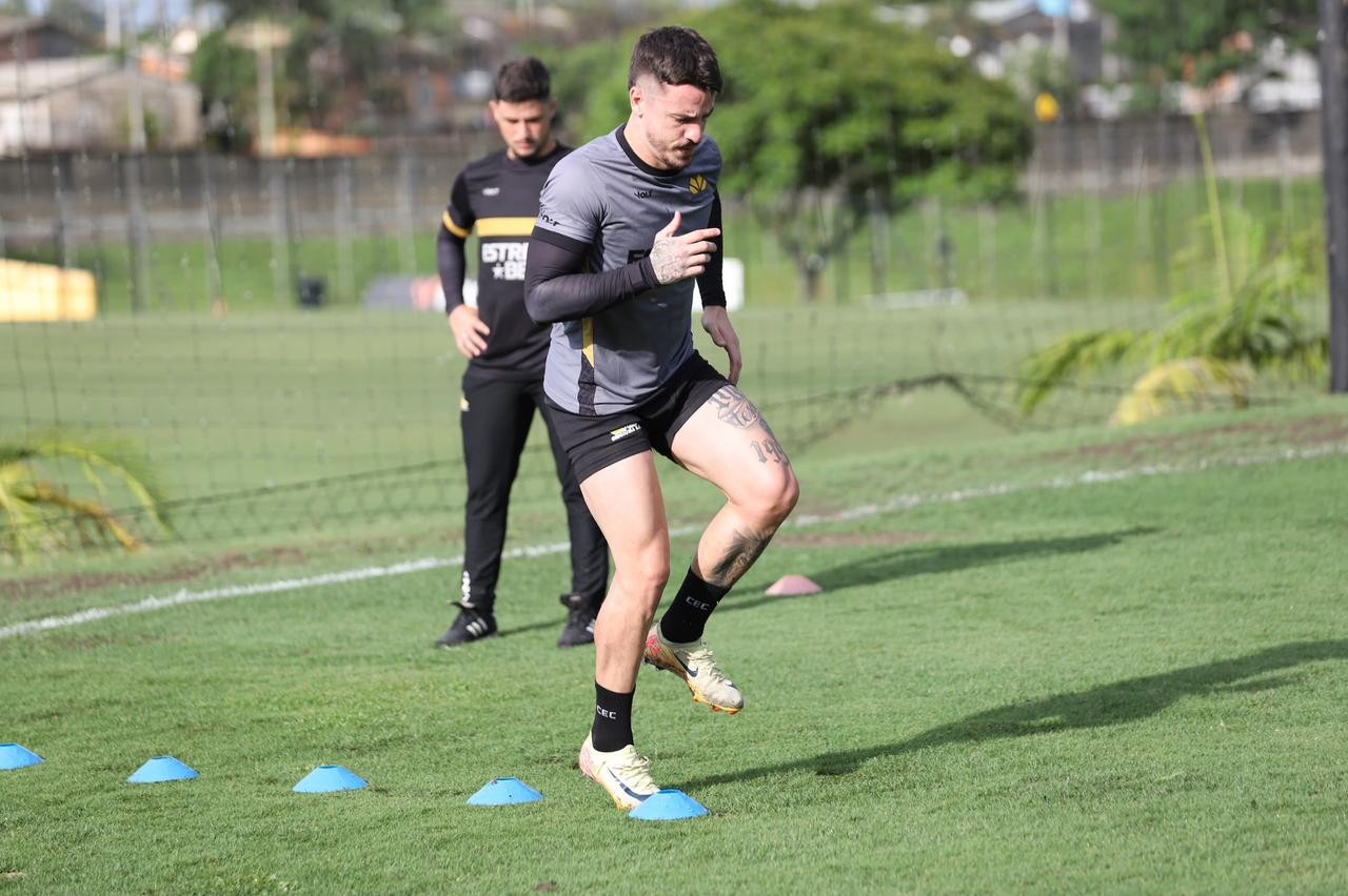 Saiba qual é a expectativa do Criciúma para o retorno do lateral Heitor Roca