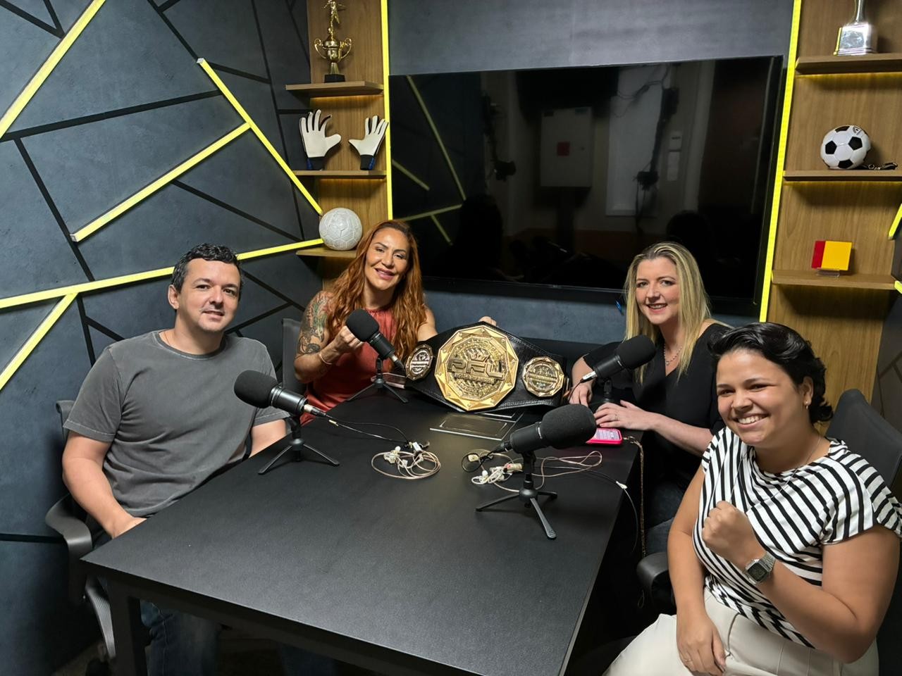 Cris Cyborg confirma último ano da carreira e revela próxima profissão