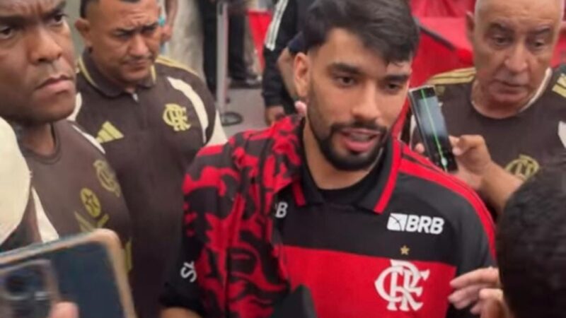 Paquetá ouve pedido de torcedor do Flamengo por títulos e responde: “Voltei para isso”