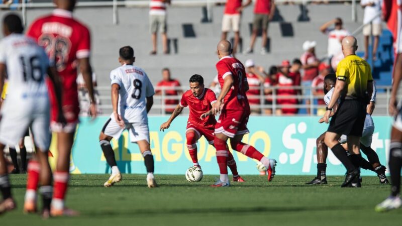 Eduardo Barroca diz que CRB precisa ter humildade para melhorar e promete cobrança aos jogadores
