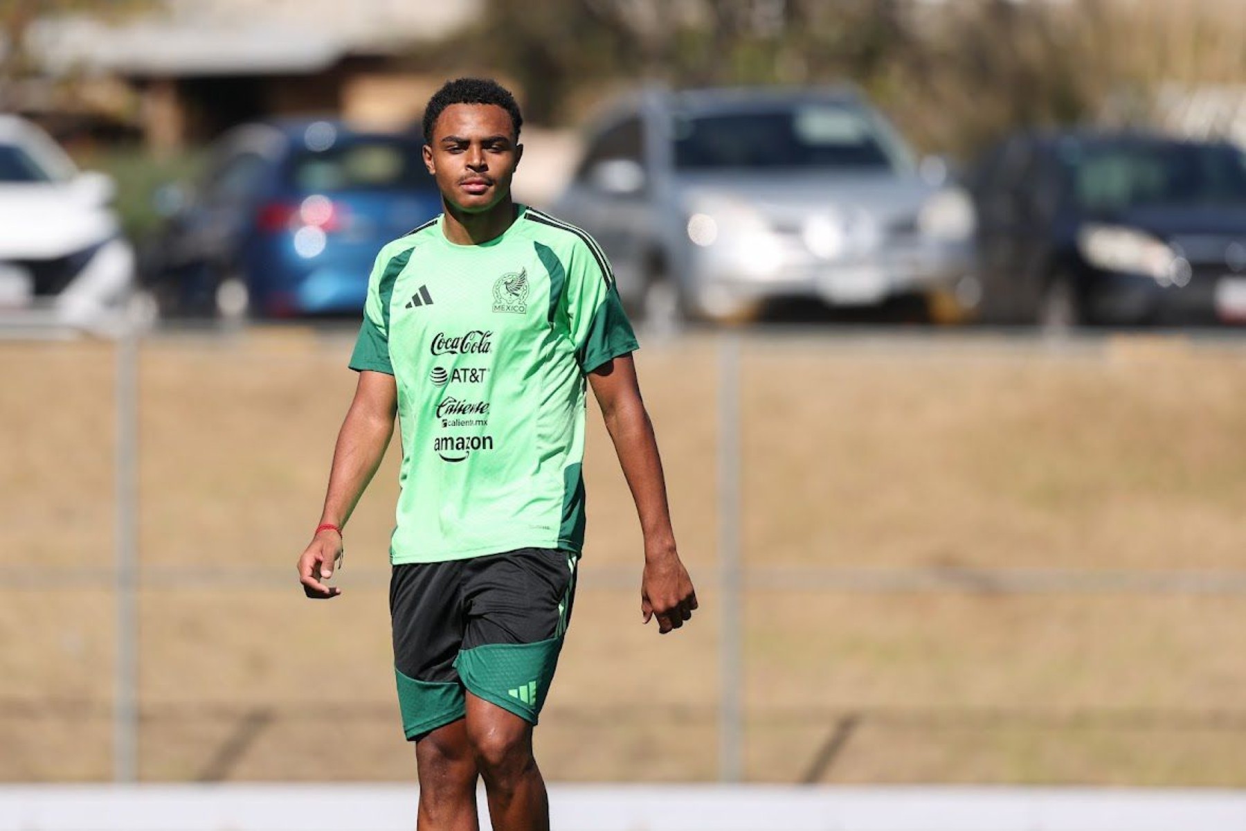 Filho de ex-Palmeiras e São Paulo inicia carreira no futebol mexicano e entra no radar da seleção local