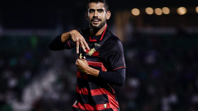 Sport renova contrato com atacante Zé Roberto