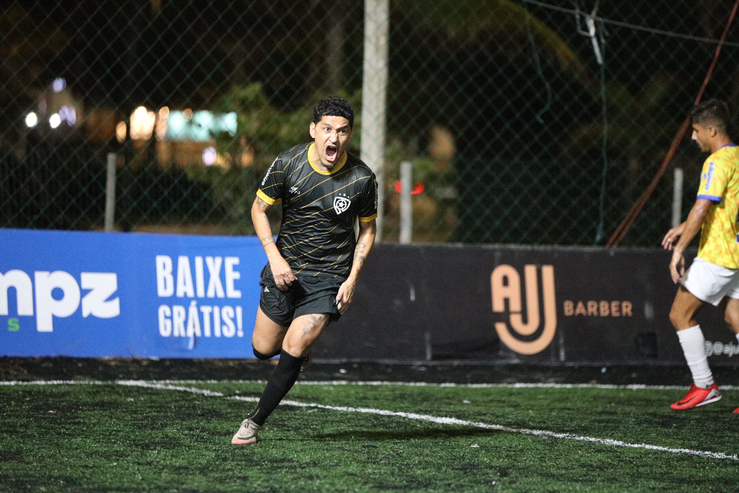 Liverpool dispara na liderança e Astonvilla goleia na 18ª rodada da Hattrick League