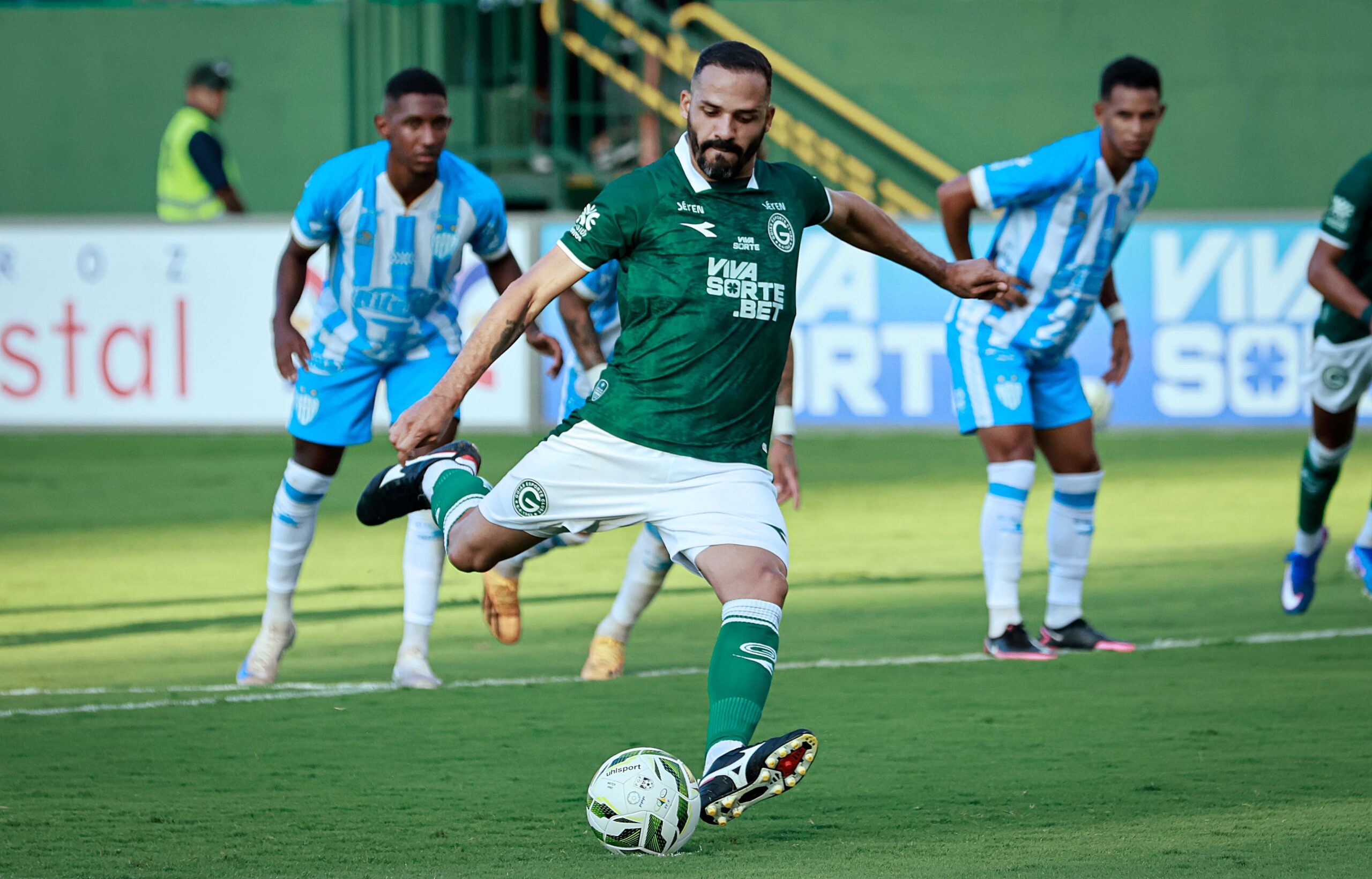 Anselmo Ramon celebra classificação do Goiás e fim do jejum de gols