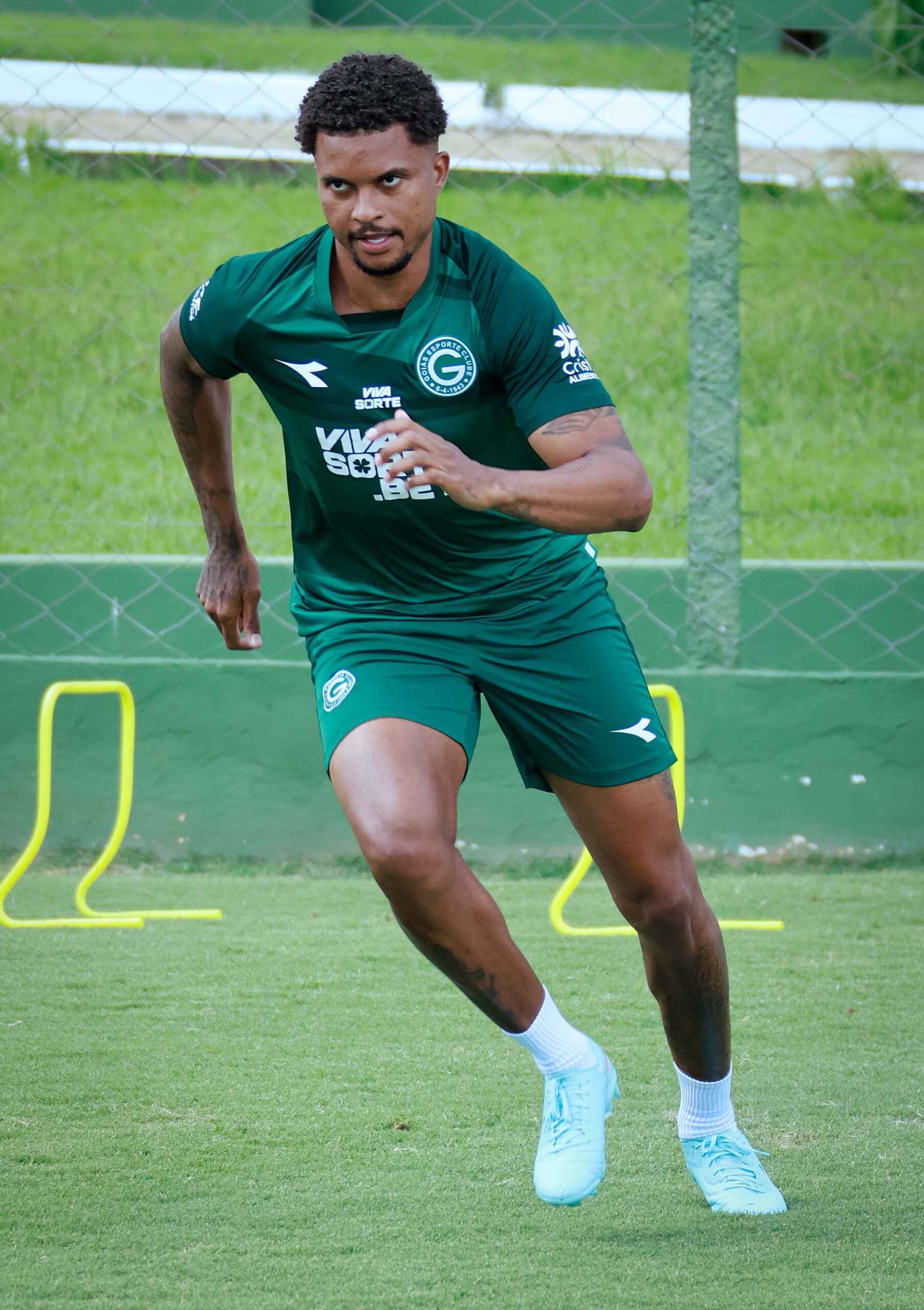 Gegê e Lucas Ribeiro são dúvidas no Goiás contra a Anapolina