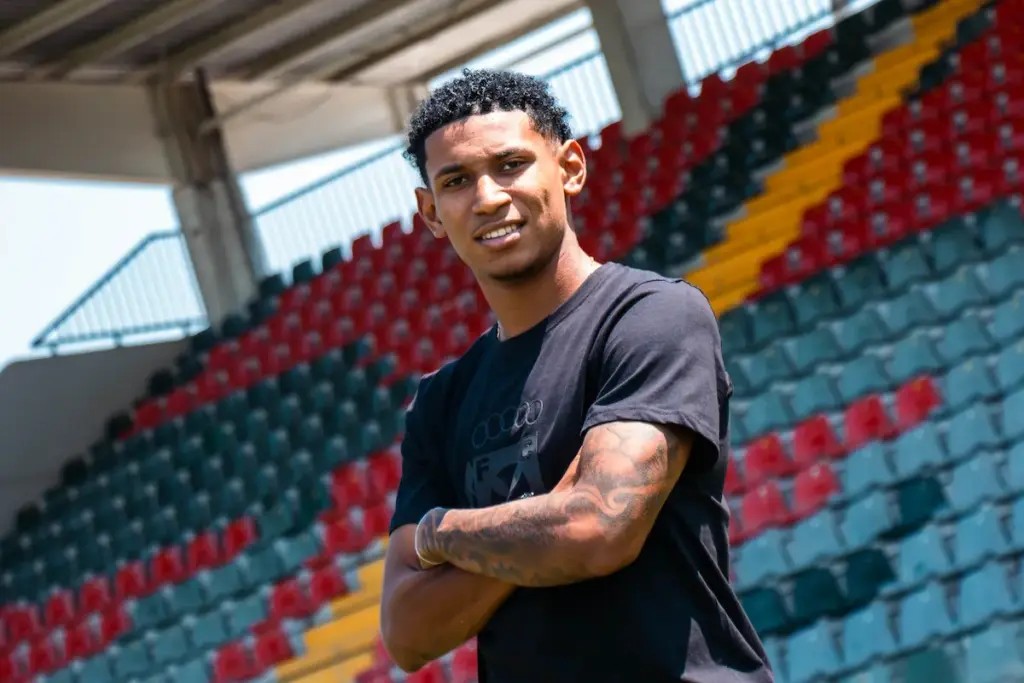 Corrêa confirma acerto da Ferroviária com volante Fernandinho, ex-Paços de Ferreira