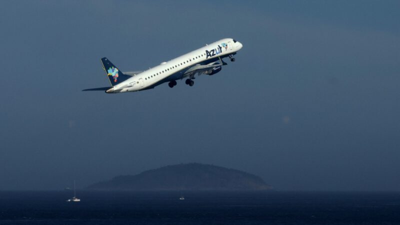 Azul anuncia acordo para aporte de 300 milhões de dólares da American Airlines, da United Airlines e credores