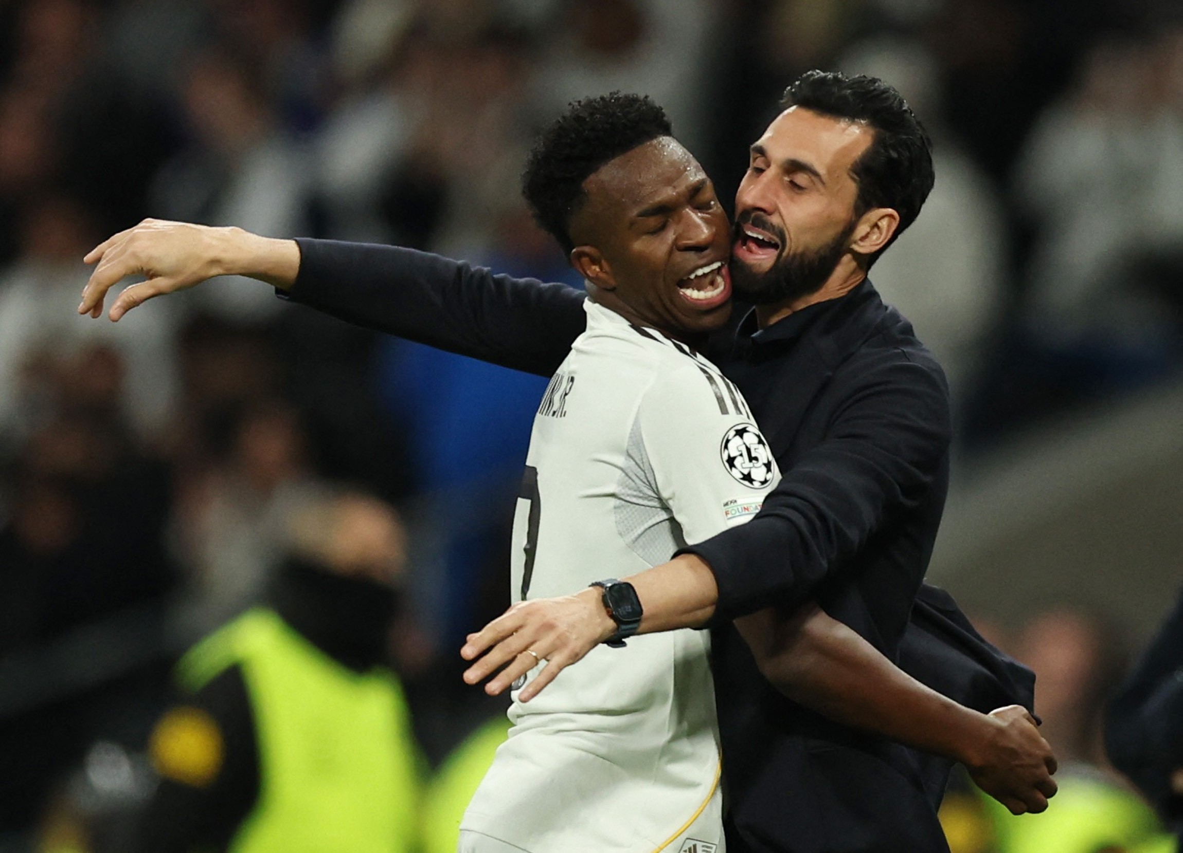 Técnico do Real Madrid apoia Vini e desafia Uefa na luta contra racismo: “Não apenas um slogan”