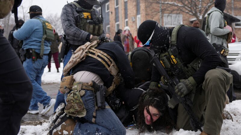 Após duas mortes e protestos, agentes do ICE em Minneapolis passarão a usar câmeras corporais