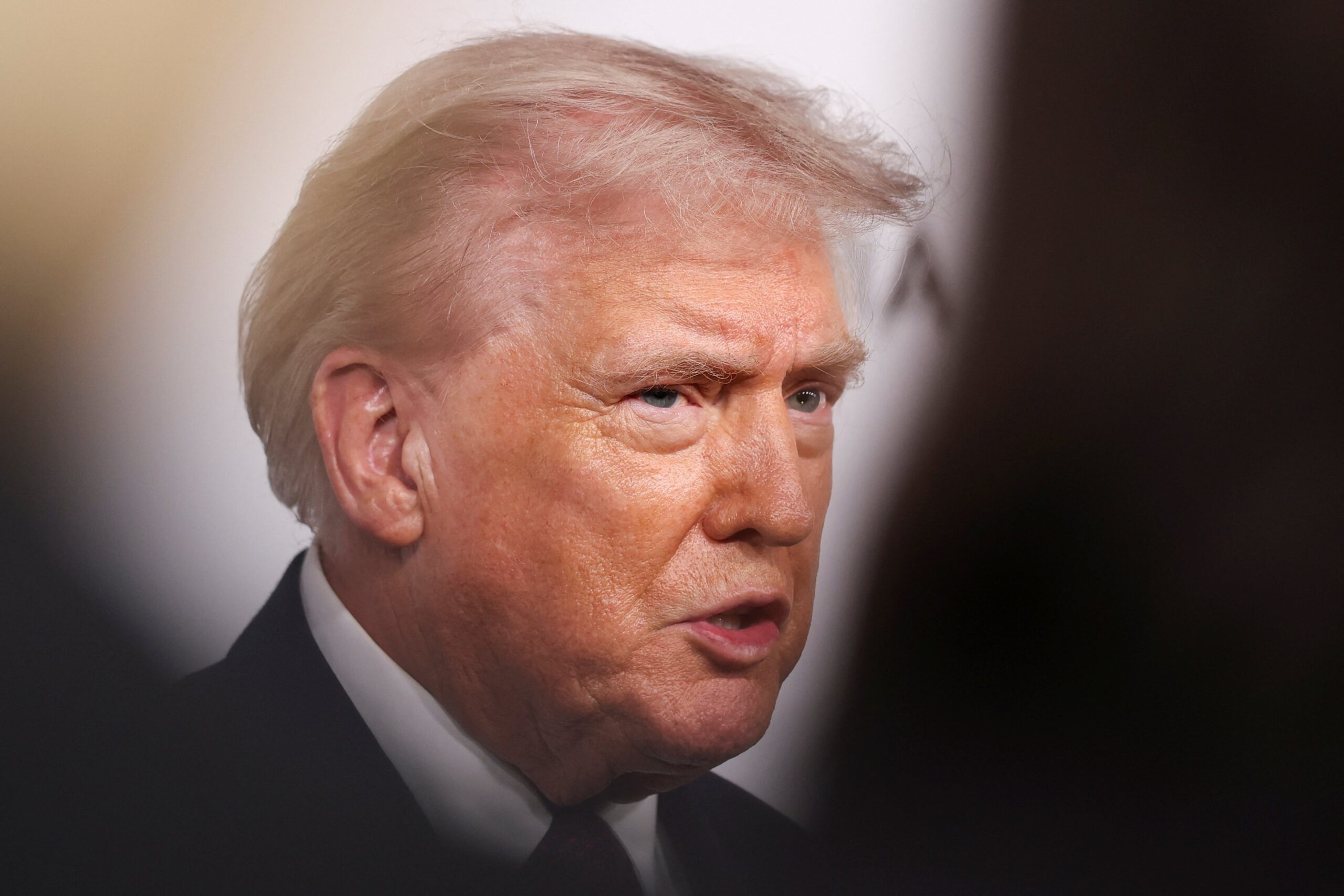 Trump ataca o Grammy e ameaça processar apresentador do prêmio por piada sobre Epstein