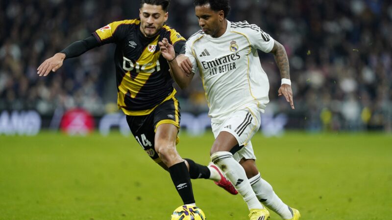 Rodrygo sofre lesão muscular e deve desfalcar o Real Madrid por dois jogos no Espanhol