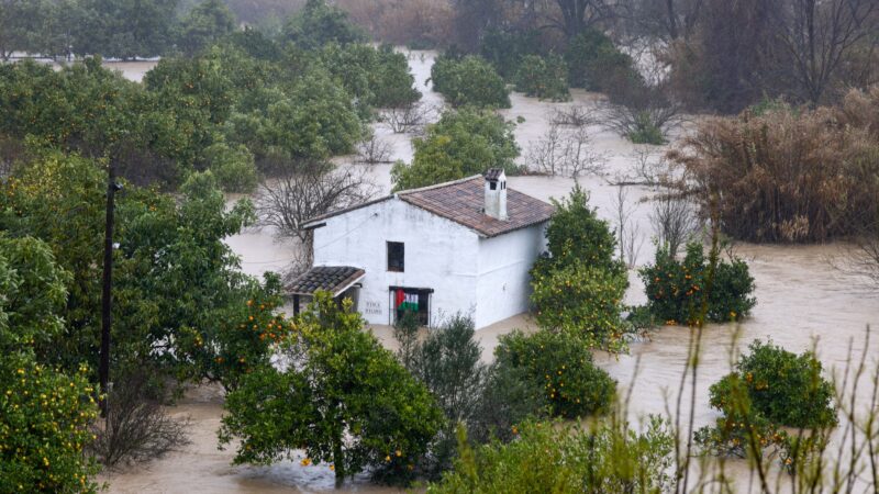 VÍDEO: cidade fica debaixo d’água após passagem de tempestade em Portugal