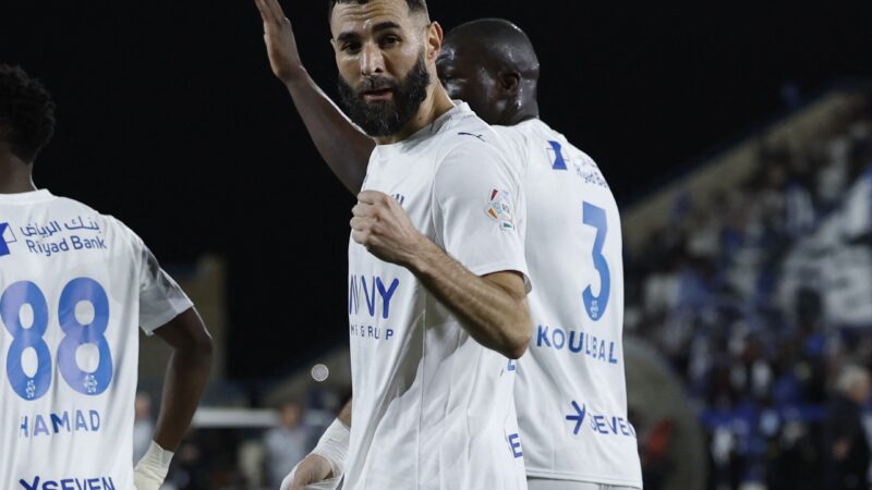 Após troca polêmica, Benzema se nega a falar sobre problema com ex-colegas: “Pergunte a eles”