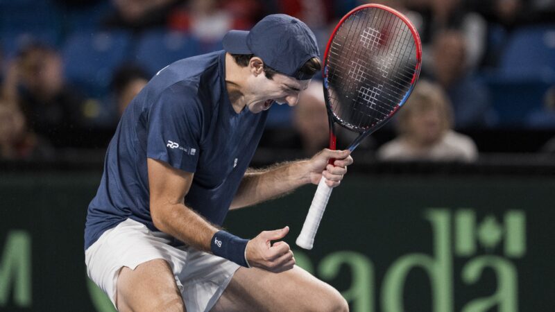 Gustavo Heide bate canadense e mantém Brasil vivo na Copa Davis
