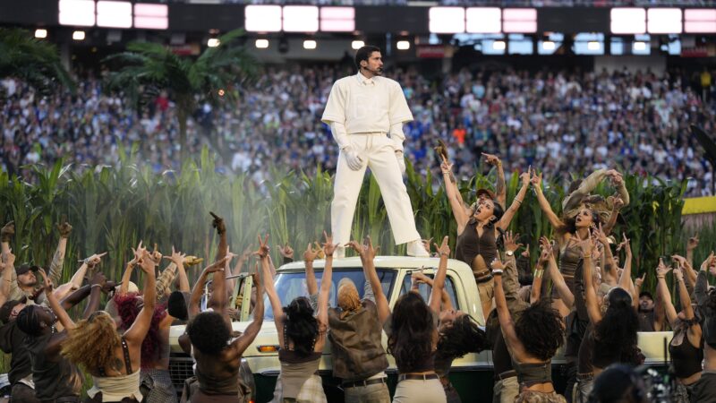 Bad Bunny bate recorde de audiência com show latino no intervalo do Super Bowl