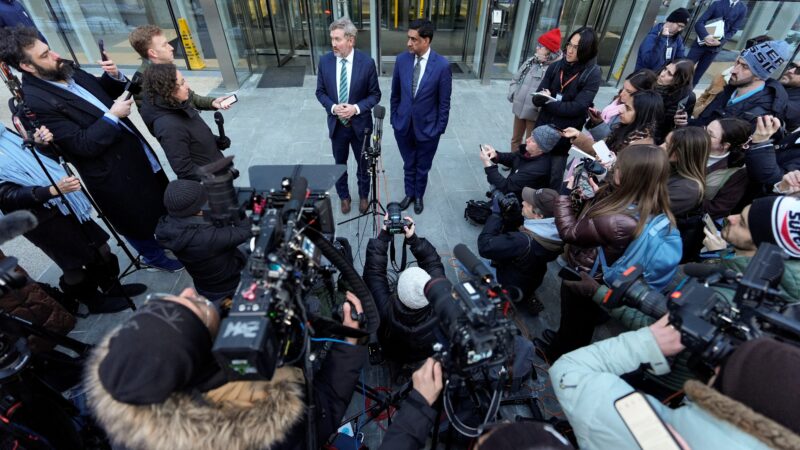 Caso Epstein: deputados dos EUA criticam governo Trump por ‘tarjas excessivas’ e ‘acobertamento’ após acesso privilegiado a arquivos