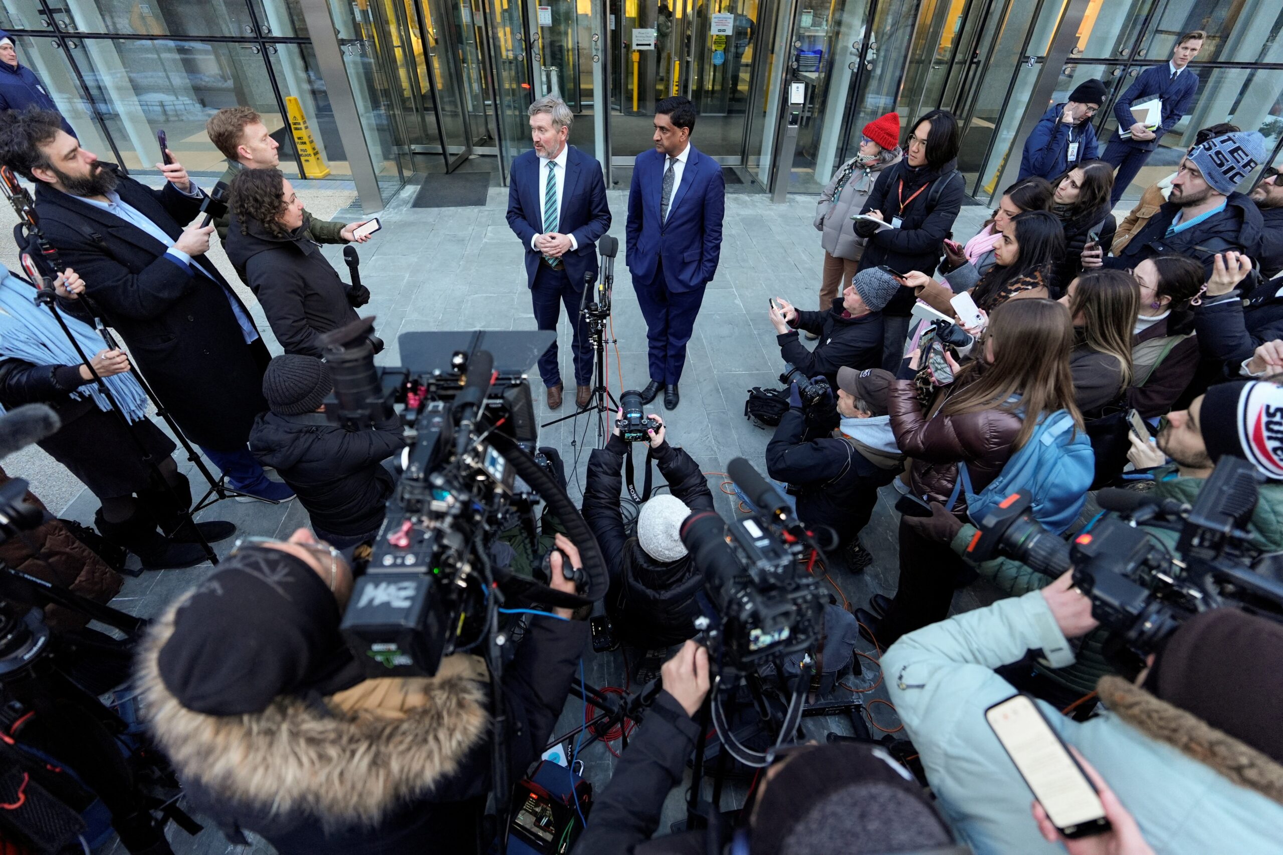 Caso Epstein: deputados dos EUA criticam governo Trump por ‘tarjas excessivas’ e ‘acobertamento’ após acesso privilegiado a arquivos