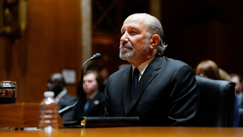 Trump diz que não sabia que seu secretário havia visitado ilha de Epstein após casos de abuso sexual virem à tona