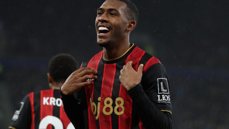 Rayan é elogiado por técnico do Bournemouth: “Não é alguém afetado por pressão”