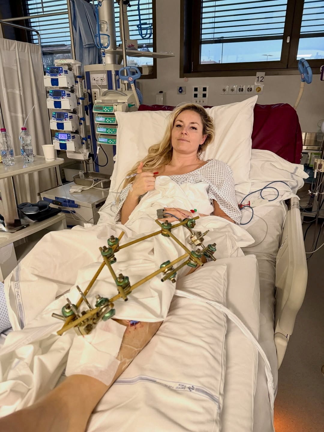 De maca, Lindsey Vonn volta aos EUA após nove dias internada por conta de grave acidente