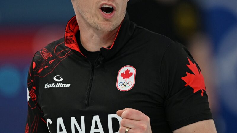 Suecos e canadenses trocam xingamentos em partida de curling marcada por polêmica
