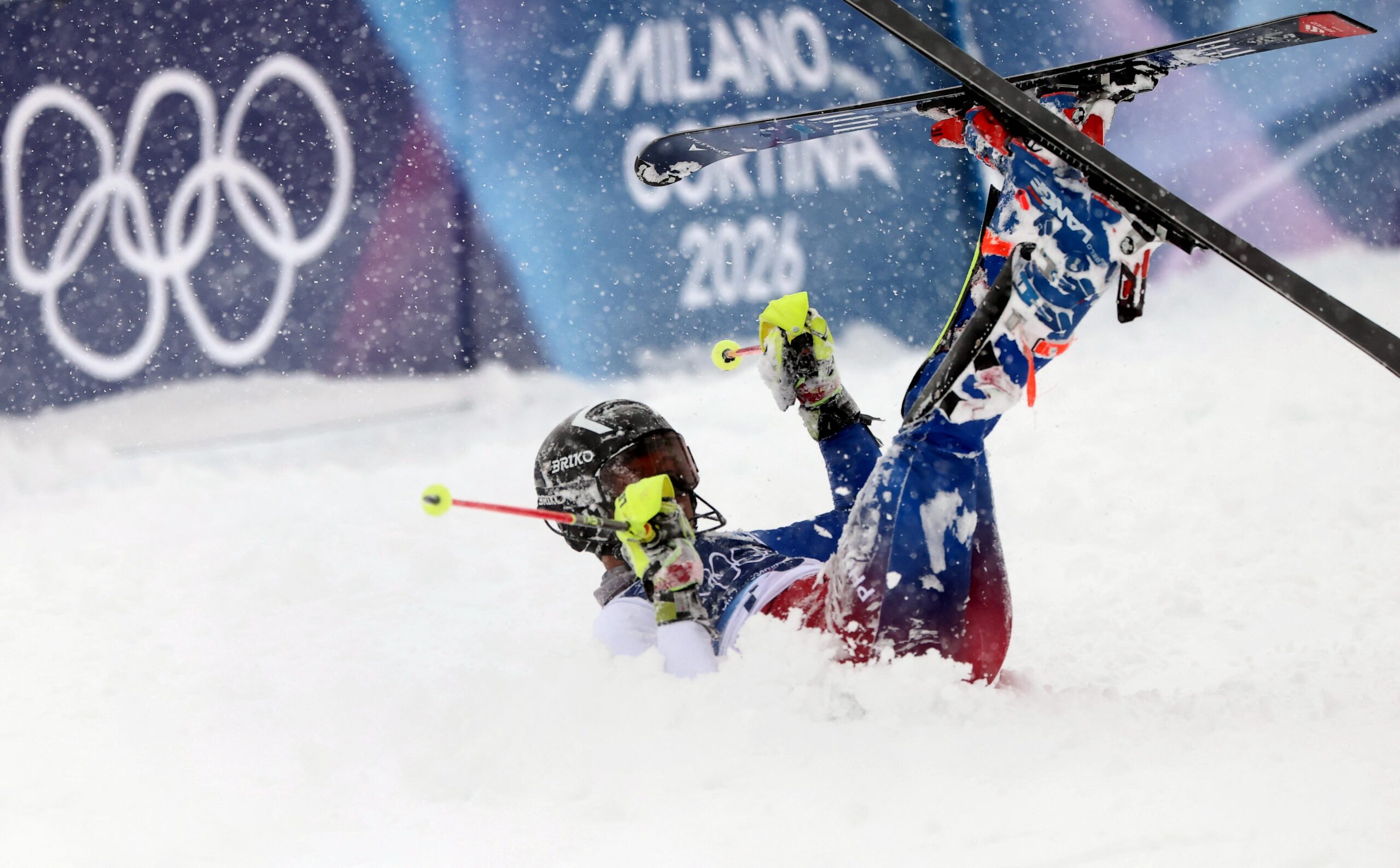 Condições adversas e traçado exigente derrubam mais da metade dos atletas no slalom