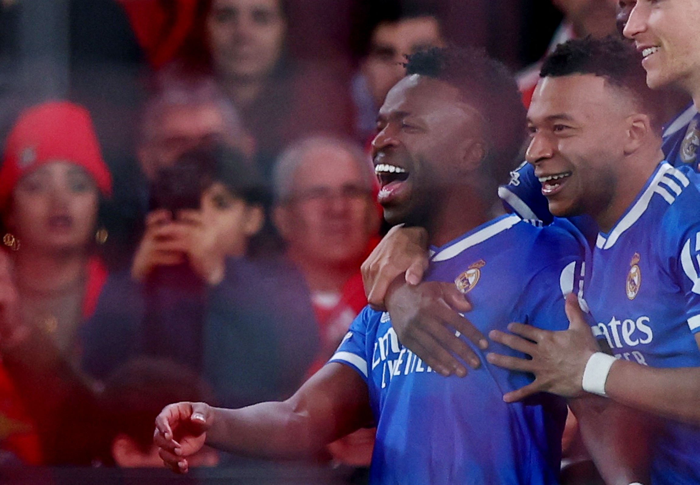 Mbappé defende Vini Jr. após denúncia de racismo em vitória do Real: “Chamou de macaco”