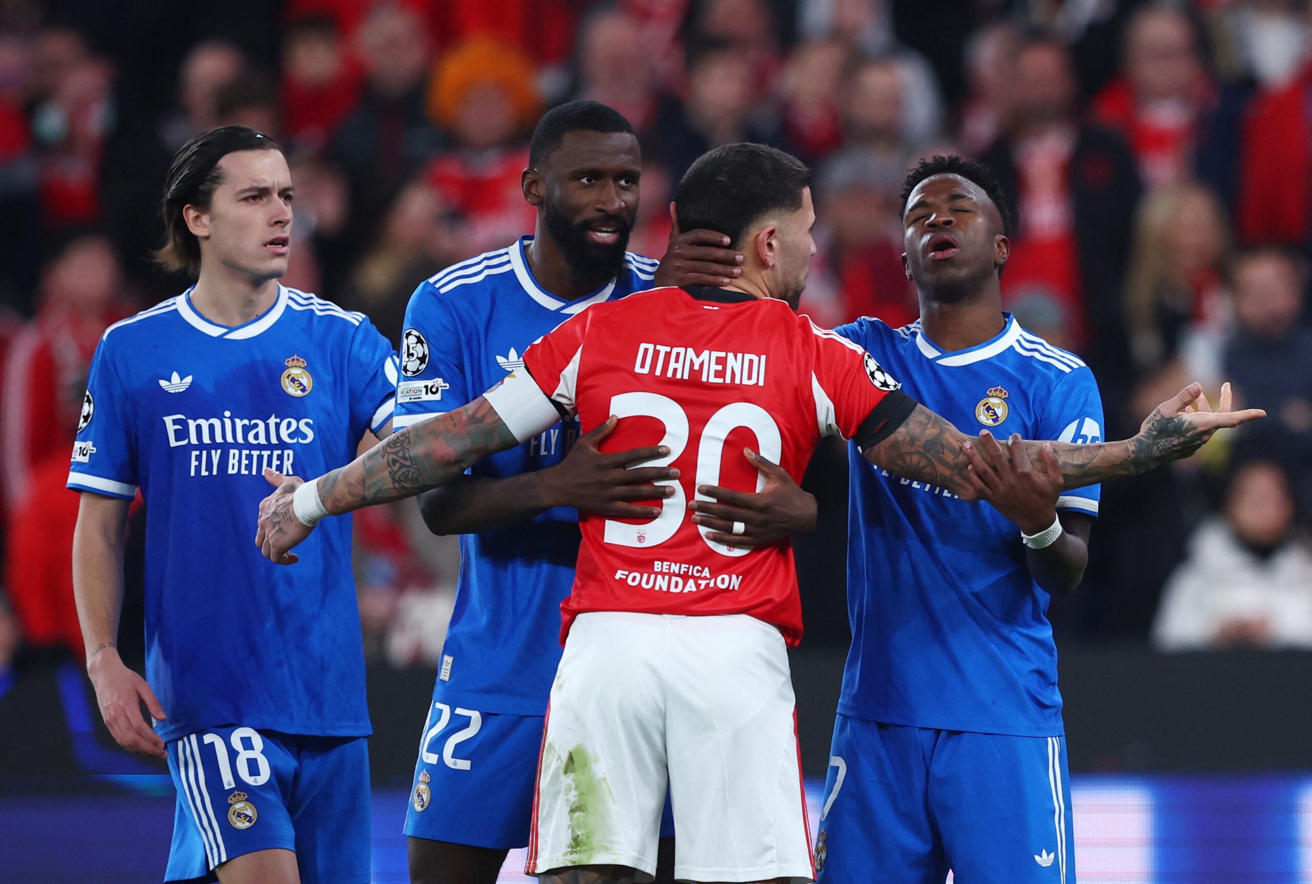 Presidente da Fifa se diz “chocado e entristecido” com denúncia de racismo contra Vini Jr