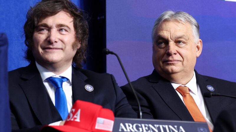 Milei viaja aos EUA e oferece tropas ao Conselho da Paz de Trump em meio a greve geral na Argentina