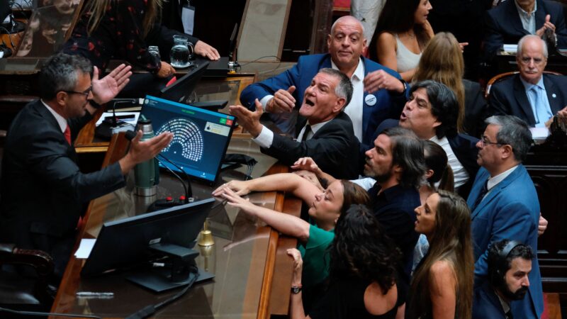 Reforma trabalhista de Milei é aprovada na Câmara com mudanças; texto volta ao Senado