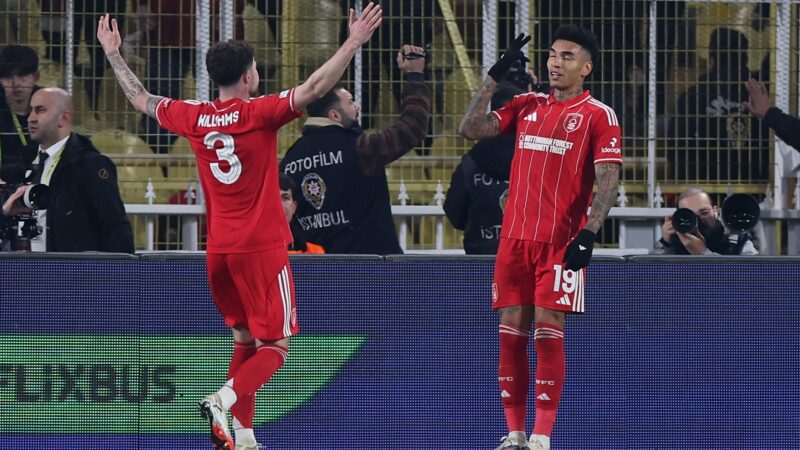 Igor Jesus brilha, e Nottingham Forest faz 3 a 0 no Fenerbahçe em ida dos playoffs da Liga Europa