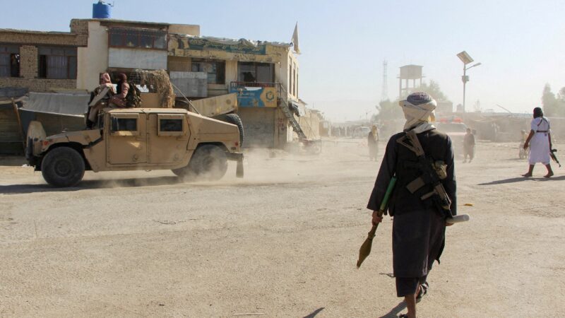 Paquistão diz que a ‘paciência acabou’ e fala em guerra aberta contra o Afeganistão