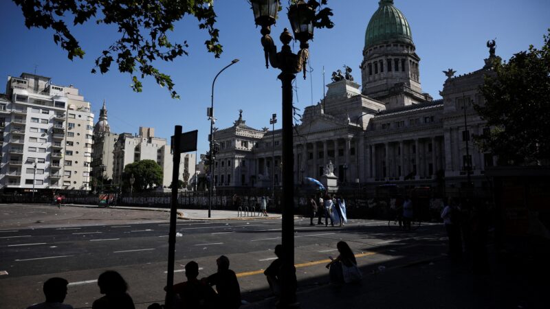 Senado da Argentina aprova lei que reduz maioridade penal de 16 para 14 anos