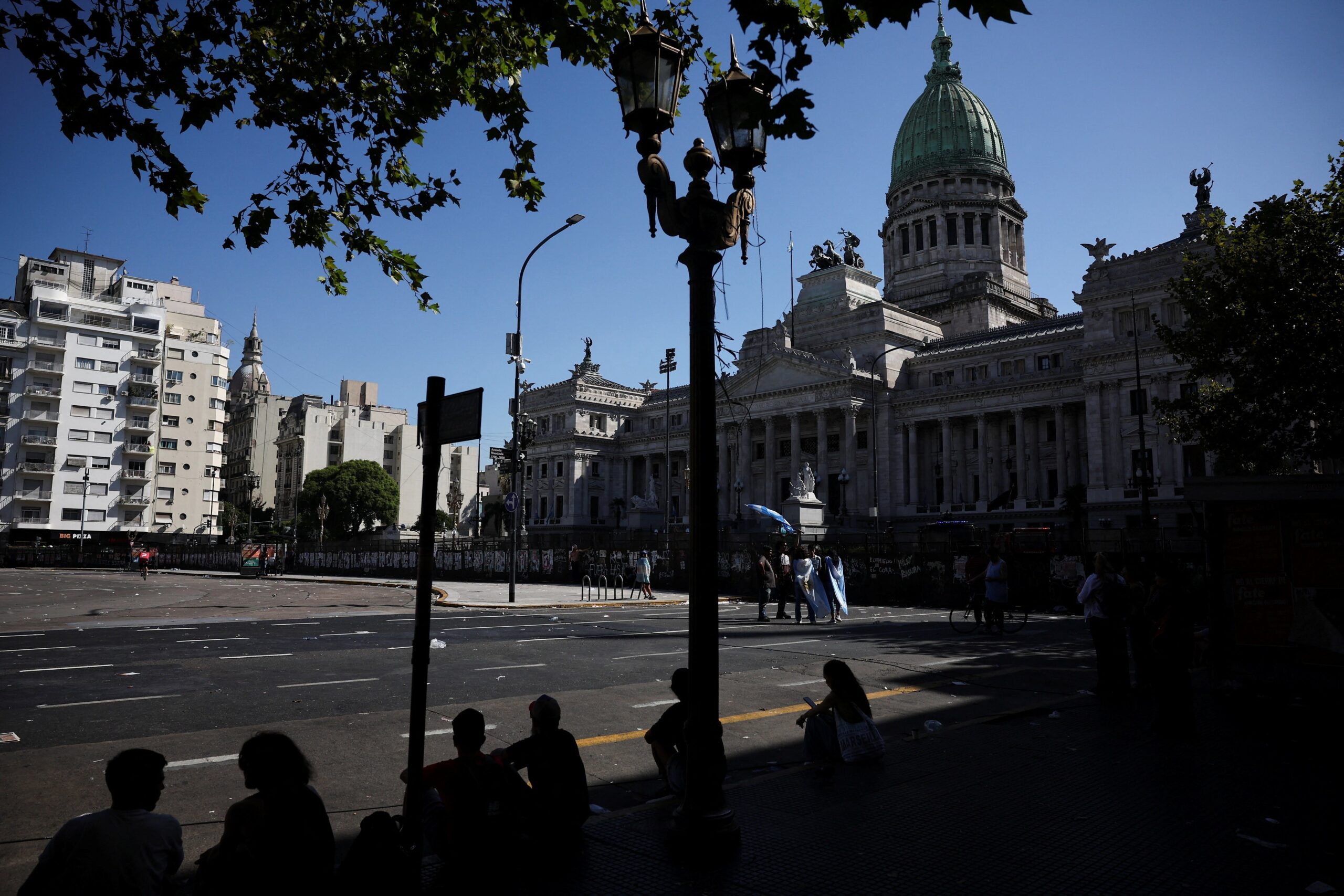 Senado da Argentina aprova lei que reduz maioridade penal de 16 para 14 anos