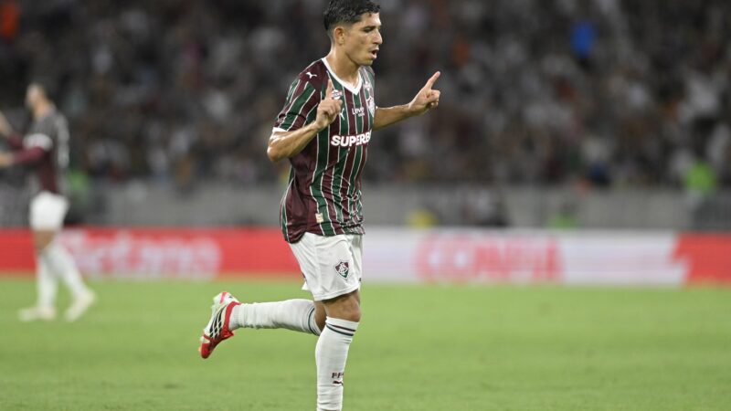 Savarino acelera adaptação no Fluminense, marca pela primeira vez e se mostra “multifunções” com Zubeldía