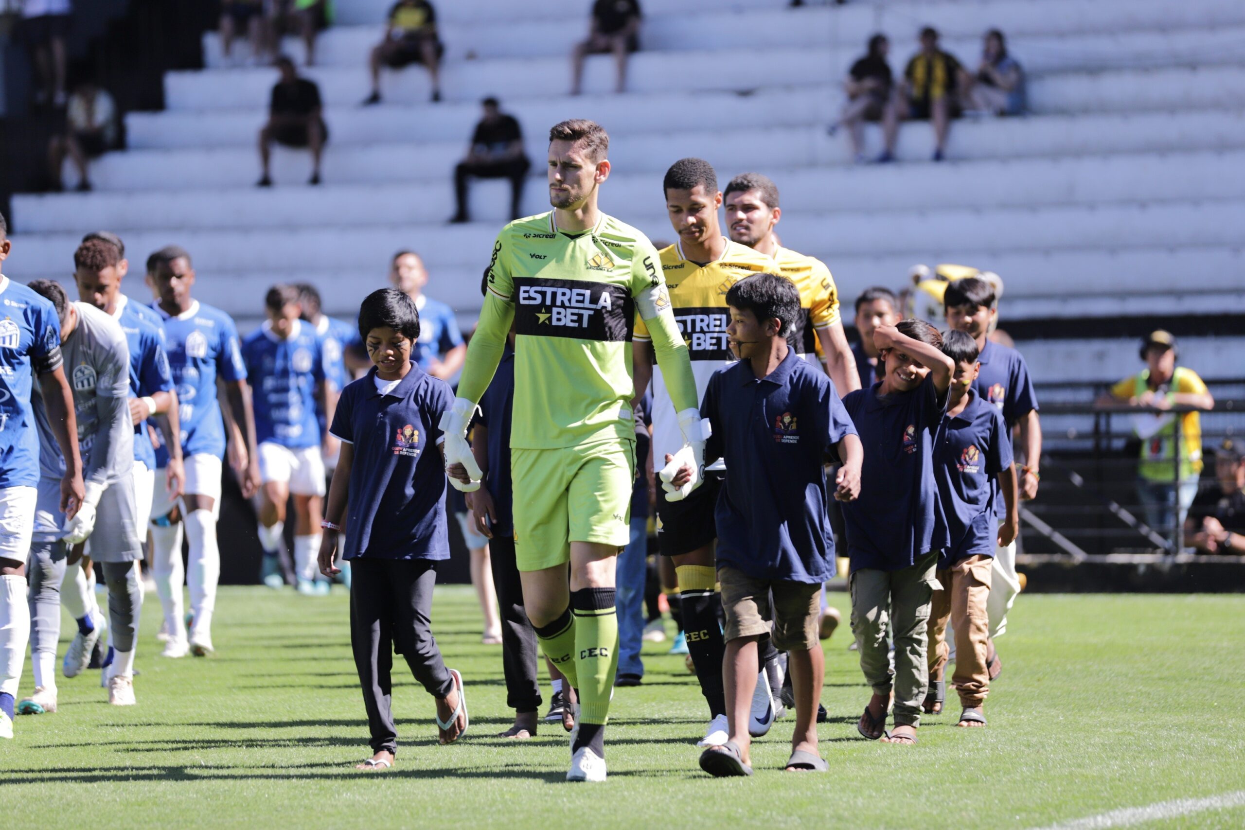 Criciúma encaminha a saída do goleiro Georgemy