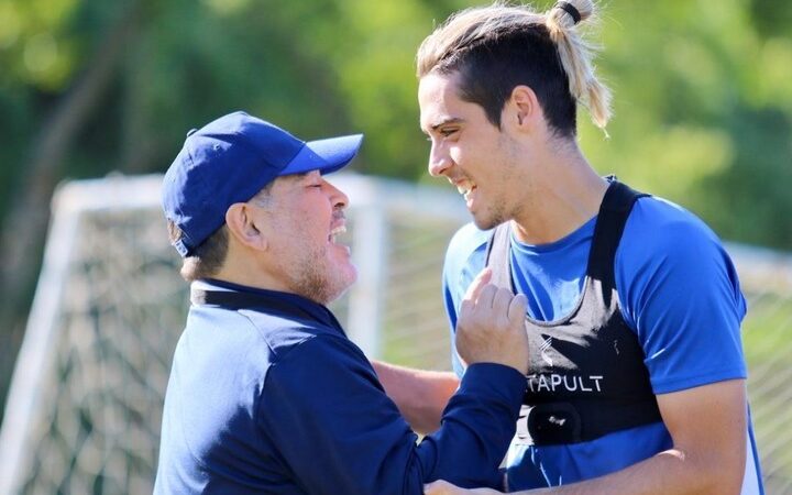 Comparações com Caniggia e odisseia para fugir da guerra: conheça Spinelli, reforço a caminho do Vasco